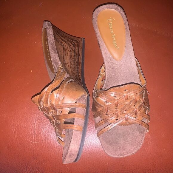 Woman’s size 7 wedges  - Picture 4 of 8